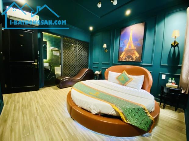 Gấp bán Khách sạn 7 tầng, Bạch Đằng, Tân Bình, dt 140m2, thu nhập 250 tr/tháng.