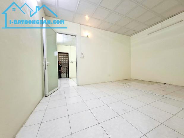 Bán gấp nhà Phạm Văn Hai, vị trí siêu đẹp, hẻm xe tải, sát mặt tiền, khu sầm uất, 6.x tỷ.