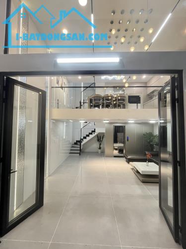 Giảm sốc 3 tỷ góc 2 mặt tiền đường Ngô quyền quận 10 (DT 5x10m) tiện ở liền