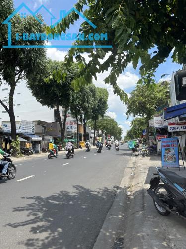 CHỈ NHỈNH 3 TỶ SỞ HỮU NHÀ MẶT TIỀN NGUYỄN KIỆM – 3 TẦNG – CÓ VỈA HÈ ĐANG KINH DOANH TỐT