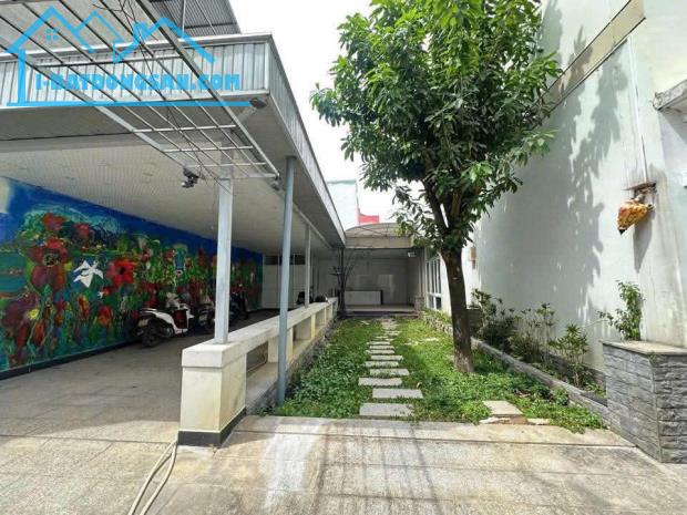 Giá chỉ 23 tỷ..Bán cặp nhà đất biệt thự hiếm có D2D trung tâm Biên Hoà. 16x18m. Sổ sẵn.