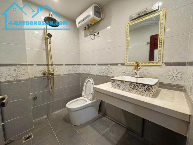 Bán nhà liền kề Văn La, gần chợ Văn La, DT 55M2 5T full nội thất-ở ngay, giá hơn 16 tỷ