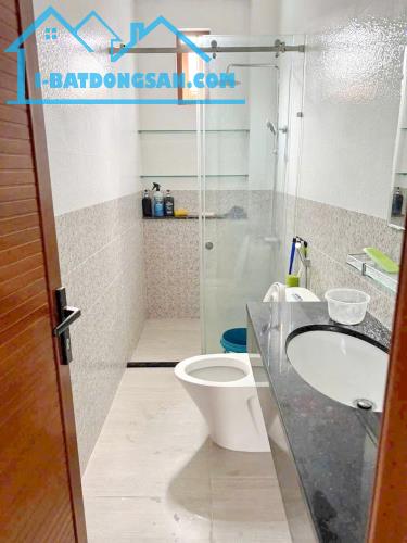Bán nhà đẹp 3 lầu gần MT đường Bông Sao Phường 5 Quận 8