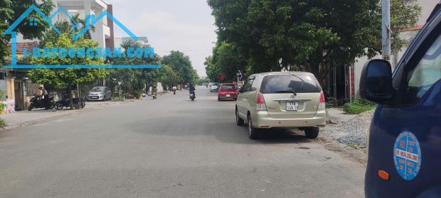 Nhà 3,5 tầng, lô góc mặt đường Đại Phú, Phú Xuân giá nhỉnh 6tỷ có thể chia 2