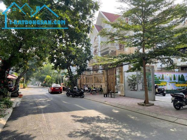 Bán GẤP nhà đẹp hẻm 616 Lê Đức Thọ ngang 10m 220m2 khu Osimi có gara sân vườn 22 tỷ xíu.