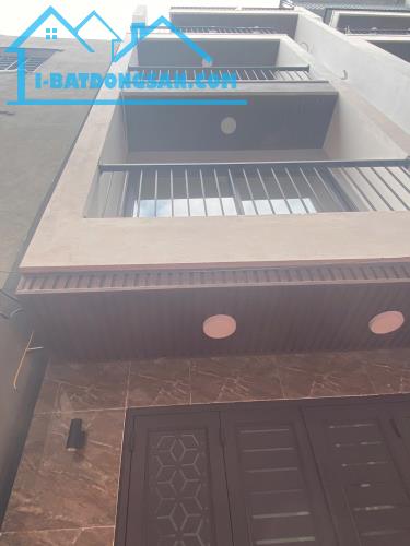 Bán nhà Phúc Lợi, nhà Mới, Ngõ riêng, hai thoáng, ô chờ thang máy. Giá 7 tỷ.