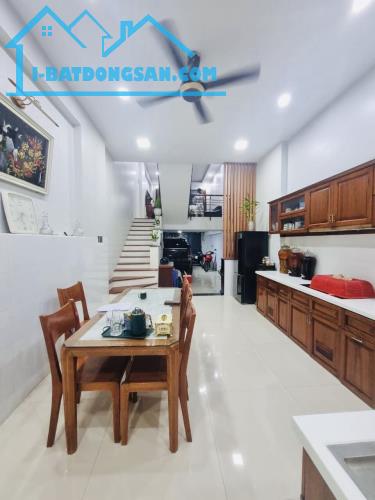 Nhà 4 tầng khu phân lô VIP, mặt tiền đường nhựa, dt 4m x 18m, ô tô ngủ trong nhà