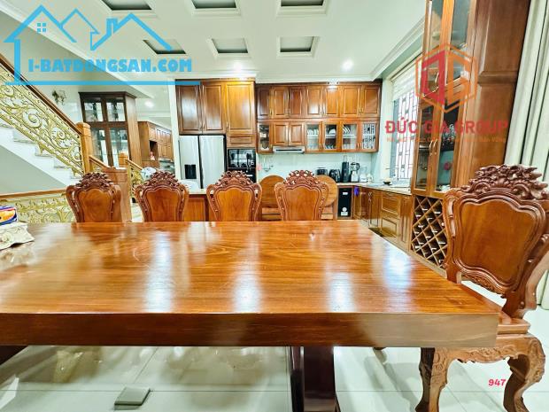 Giá 16 tỉ. Bán biệt thự kdc Bửu Long 10x23m 230m. Nội thất đẹp. 1 trệt 2 lầu dt sàn 487m.