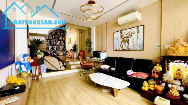 Nhà đẹp 4 lầu có hầm HXT 80m2 ngang 4m ở ngay đi bộ ra đường Quang Trung gần Emart 9.5 tỷ