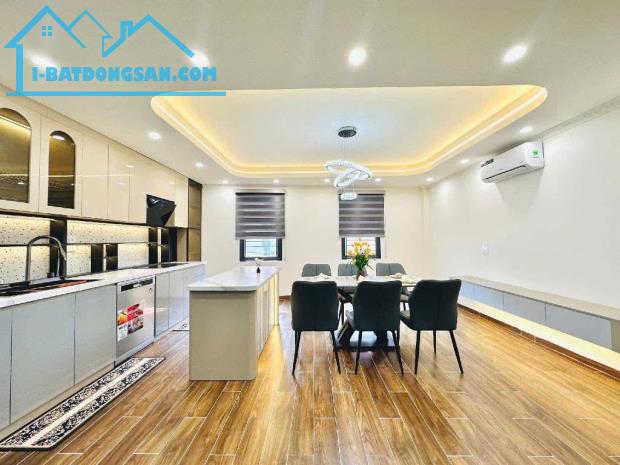 Nhà Thang Máy||*6 Tầng- 42m2*14.9 tỷ- MT 5.5m- Ngõ Thịnh Quang- Quận Đống Đa.