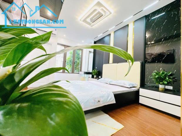 BÁN NHÀ ĐẸP FULL NỘI THẤT NGÕ 211 KHƯƠNG TRUNG 35m2 4 TẦNG MT 4m HƠN 8 TỶ, 2 THOÁNG