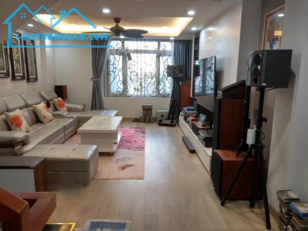 Nhỉnh 9 tỷ có nhà đẹp 5 lầu mới 100% Quang Trung 63m2 ngang 4.2m ngay Mercedes tặng NT