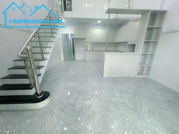 Bán nhà 1 trệt 1 lầu mới xây 3PN,4WC đường xe 7 chỗ tại P. Phú Tân