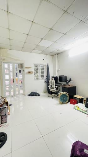 Bán gấp nhà hẻm xe hơi, gần trường, chợ tiện đưa con đi học, đi chợ ở Bình Tân, chỉ 5 đồng