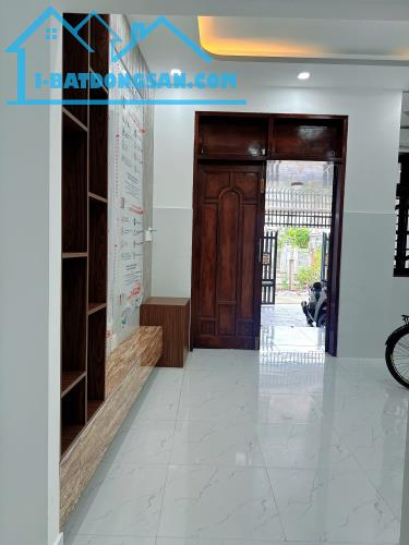 Bán nhà cấp 4 mới xây phường Phú Khương,cách Nguyễn Huệ 150m