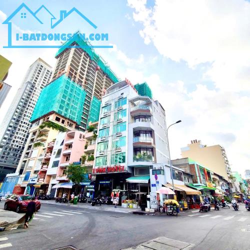 Nhà mặt tiền đường 40m bên Chợ Bến Thành: 5 tầng, 4,2m x 21m, HĐT 120 triệu/th, giá 31 tỷ