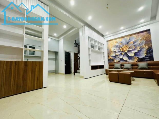 BÁN NHÀ AN DƯƠNG VƯƠNG Ô TÔ VÀO NHÀ -GẦN CIPUTRA -NHÀ ĐẸP Ở NGAY 83M 15.3TỶ