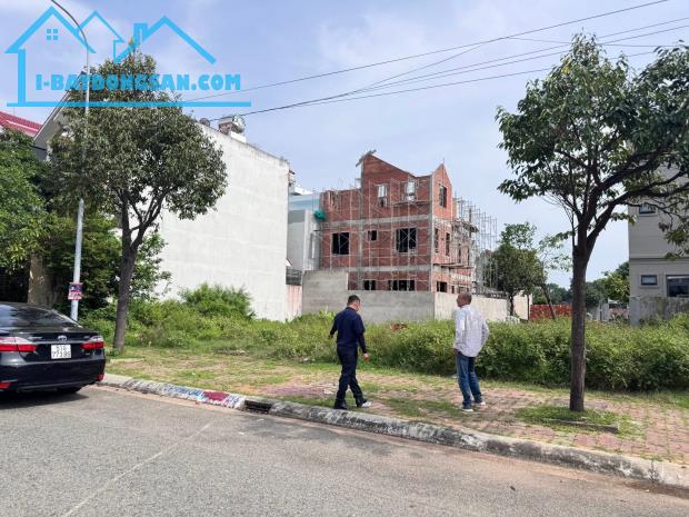 Bán đất khu biệt thự Phước Sơn, P.11, TP. Vũng Tàu: 10 x 18, giá 11,5 tỷ.