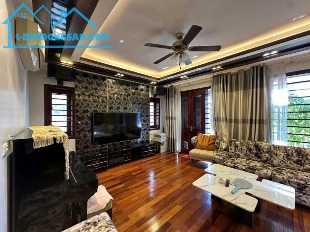 Hiếm phố Trần Quang Diệu 75m2, 4 tầng, mặt tiền 6.2m Gara ô tô thông cạnh Hồ Hoàng Cầu