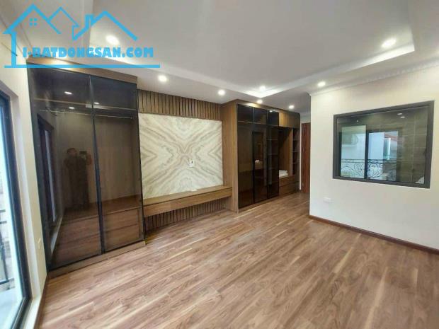 TRỊNH CÔNG SƠN, 40M², 6 TẦNG THANG MÁY – 30M RA PHỐ ĐI BỘ, VIP TÂY HỒ