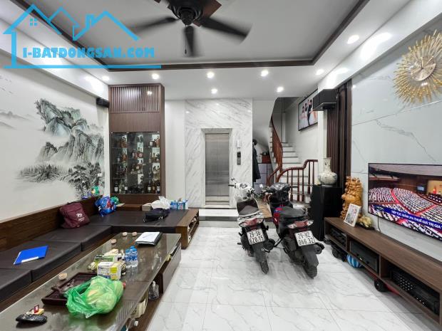 VÕNG THỊ, 40M², 6 TẦNG THANG MÁY – GẦN HỒ TÂY, CHO TÂY THUÊ CỰC LỜI