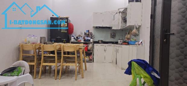 Cực hiếm! Nhà Đại Mỗ 35m²x4T, full NT, Ô tô gần, vài bước ra chợ – giá hấp dẫn 6,8 tỷ!