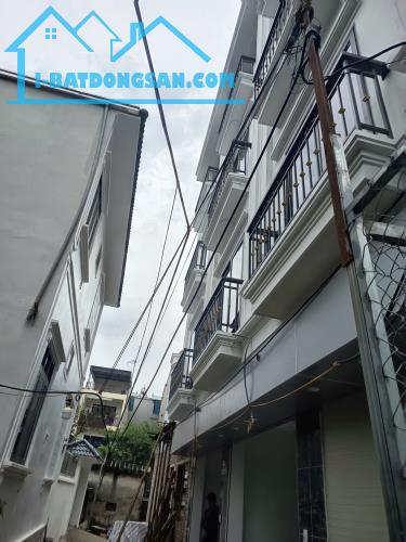 BÁN NHÀ 4 TẦNG – 45m² – GIÁ 5.95 TỶ, ô tô đỗ cửa, vào nhà