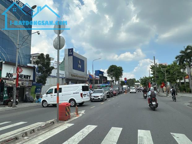 CHDV 8 tầng mới hẻm 656 Quang Trung ngang 8m 75PN TN 220tr gần chợ HHT 50 tỷ.