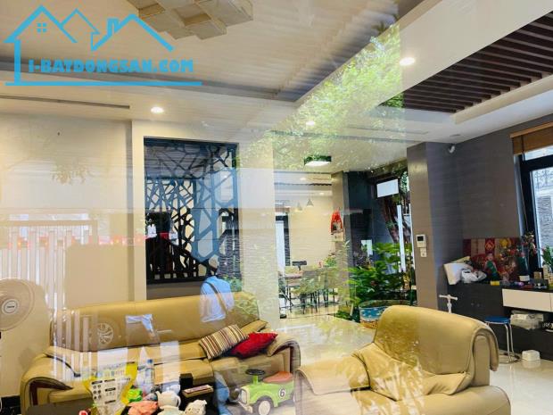 Biệt thự VIP KĐT Tây Nam Linh Đàm – 200m² – 4 tầng –mặt tiền 10m vỉa hè rộng – giá 73,8 tỷ