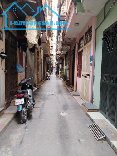 Phân lô cán bộ Xala Phùng Hưng 39m mt3.9m 5 tầng 4 ngủ,ngõ thông,kd,an sinh,ngay viện 103