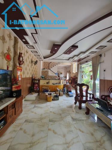 Siêu phẩm MT Tân Xuân-Trung Chánh 1 , Hóc Môn 4Tx 123 m2 . Giá chỉ 8.7 tỷ (TL)