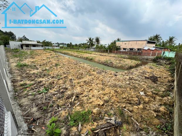 Bán hoặc cho thuê 3610m2 đất 2 mặt tiền tại P.Phú Khương,Vĩnh Long(mới)