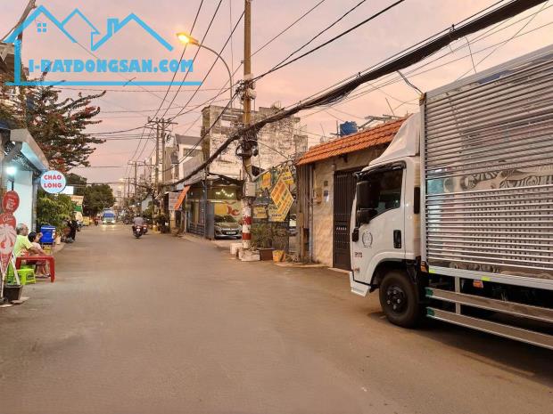 Nhà phố 3 lầu hẻm 8m Tô Ngọc Vân ngang 5.3m 132m2 ở ngay tặng NT đẹp chỉ 12.3 tỷ.