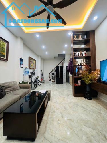 BÁN NHÀ TÂN MAI- HOÀNG MAI, Ô TÔ, LÔ GÓC, 40/42 M2, 4 TẦNG, MT 6 M, GIÁ 11 TỶ.
