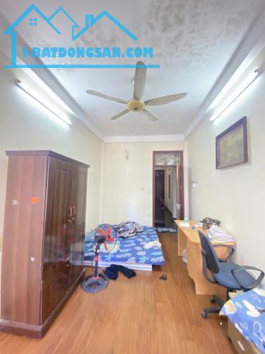 Chủ mua nhà mới bán căn Lô góc Trung tâm Thanh Trì 55m x3t ô tô đỗ,KD siêu đẹp - 13.8 tỷ