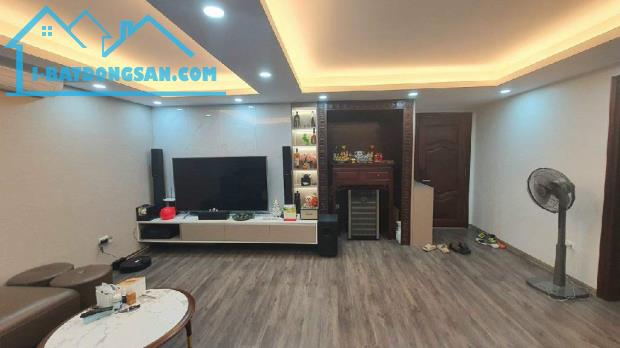 Bán căn hộ 2pn, 2wc P. Gia Thụy - Nguyễn Văn Cừ - 4,6 tỷ - tiện ích bạt ngàn - vào ở luôn