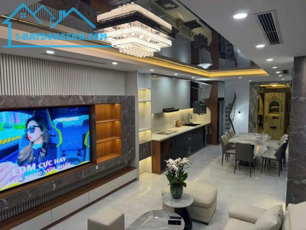 NHÀ 66M2*6T GIÁP BÁT, GARA, 4 PHÒNG NGỦ, THANG MÁY