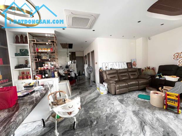 ĐỊNH CƯ GẤP BÁN NÊN GIẢM SỐC 17 TỶ - TOÀ NHÀ 3 MẶT TIỀN LÊ QUANG ĐỊNH