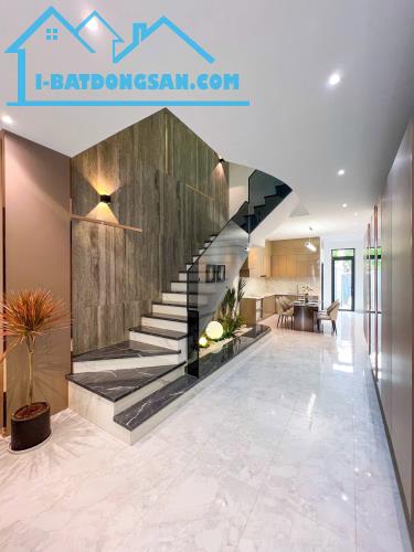 Lõi Cầu Giấy - phân lô - cán bộ quan chức - 60m2 - chỉ 15 tỷ