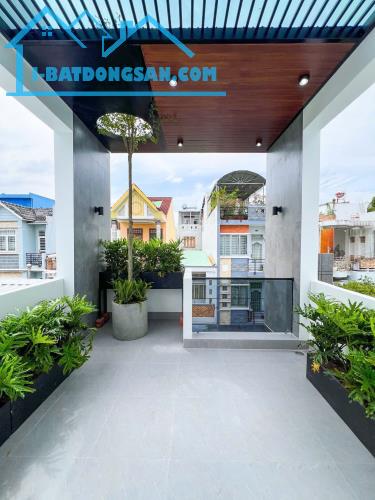 Gia đình cần bán nhanh mảnh đất đẹp Lạc Long Quân - 100m2 - giá 18 tỷ