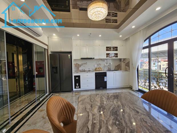 Bán nhà mặt phố Đại La, Hai Bà Trưng 45m, 7 tầng, mt 5m. Giá: 30.9 tỷ. LH: 0327536893