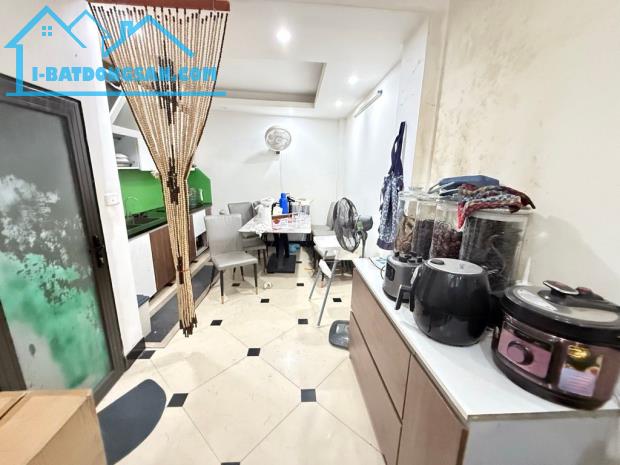 Cơ hội hiếm: Nhà Mễ Trì 38m² 5 tầng – Ngõ thẳng, đi vài bước ra ô tô – Giá 8,8 tỷ