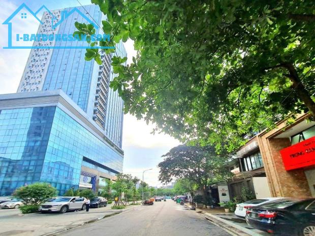 BÁN NHÀ QUẦN TÂY HỒ DT: 100m2 - THANG MÁY - KHU VỰC VIP - NHÀ ĐẸP - THIẾT KẾ SANG TRỌNG