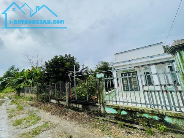 SANG LẠI NHÀ VƯỜN (17.000M2) ĐẤT THỔ CƯ CÓ SẴN CÂY ĂN TRÁI SÁT CHỢ DÂN ĐÔNG GIÁ 8 TỶ 8