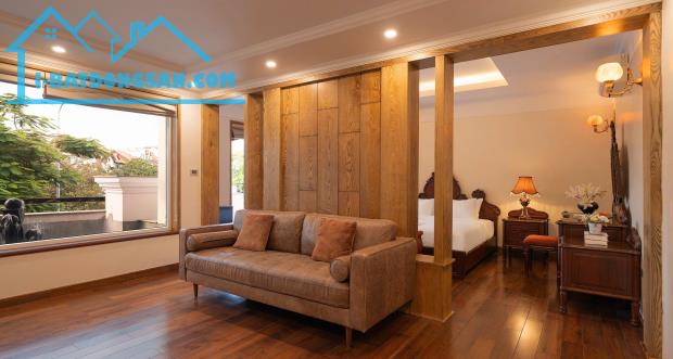 Siêu Phẩm Villa Mặt Tiền Sông Quận 2 DT: 384m2(15mx23m) 1 Hầm 4 Tầng-Giá 120 Tỷ