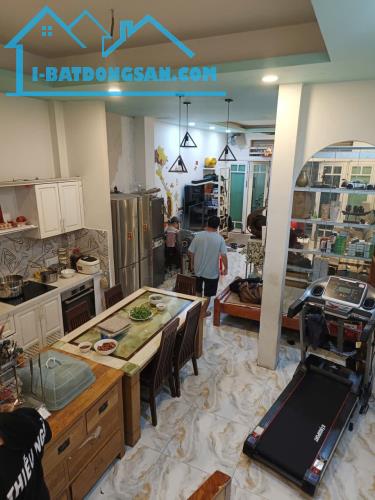 PHÚ NHUẬN TRẦN HỮU TRANG 60M2, NHÀ 3 TẦNG, NGANG 4.5M, 3PN, Ở NGAY, khu DÂN TRÍ CHỈ 8.5 TỶ