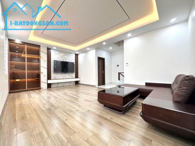 Mễ Trì hiếm! Nhà 36m²x5T, ngõ thông thoáng, gần ô tô – Giá tốt 8,2 tỷ