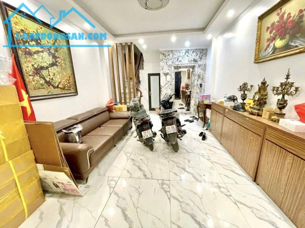 NHÀ 7 TẦNG THANG MÁY – Ô TÔ ĐỖ CỬA – TIỆN ÍCH ĐỒNG BỘ – CÁCH HỒ TÂY 80M