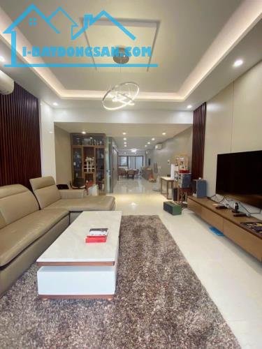 Bán nhà mặt Phố Nguyễn Khuyến 5 tầng cầu thang máy. DT: 85m2. Giá: 20 tỷ