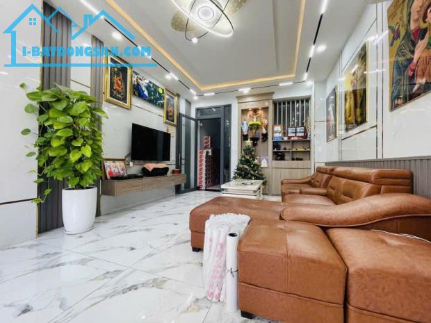 Bán nhà HXT thông Phạm Văn Bạch P12 ngang 4.2 m 93m2 4L có T.máy KD buôn bán 13.7 tỷ.